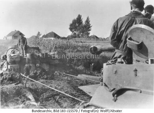 Russland, Bergung eines Panzer VI (Tiger I)