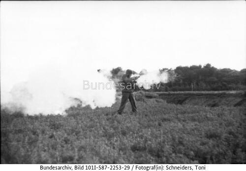 Normandie, Fallschirmjäger mit Panzerabwehrwaffe