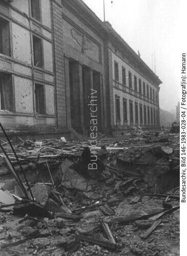 Berlin, Neue Reichskanzlei nach Luftangriff