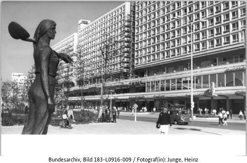 Berlin, Wohn- und Geschäftshäuser Rathausstraße
