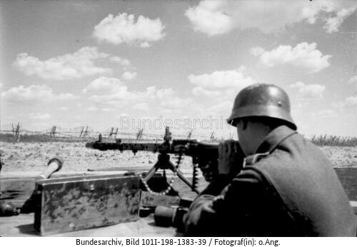 Russland, MG-Schütze in Stellung