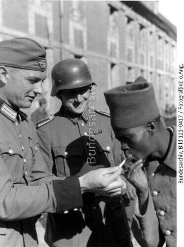 Französischer Kriegsgefangener mit Wachtposten
