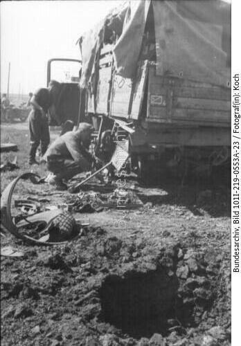 Russland, bei Pokrowka, beschädigter Lkw