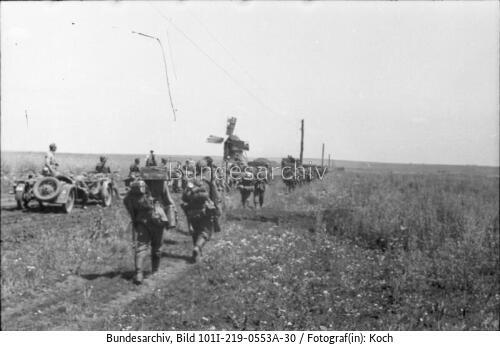 Russland, bei Pokrowka, marschierende Infanterie
