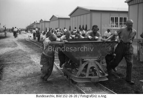 KZ Dachau, Häftlinge bei Arbeit, Lore