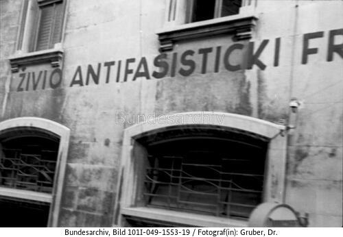 Kroatien, Split, Haus mit Aufschrift