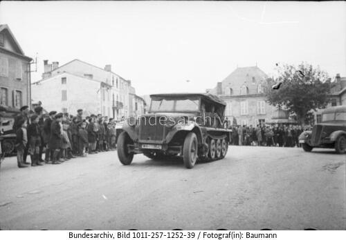 <span class="match">Südfrankreich</span>, Halbkettenfahrzeug, Zivilisten