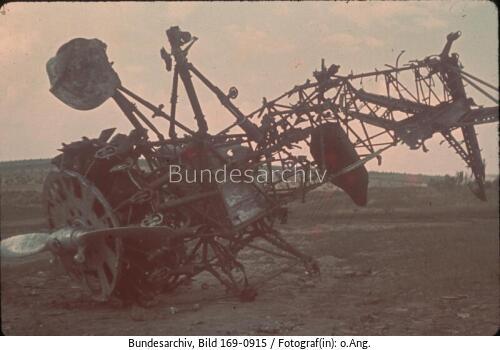 Russland, zerstörtes sowjetisches Flugzeug