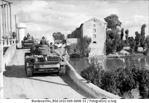 Tunesien, Panzer III auf Brücke