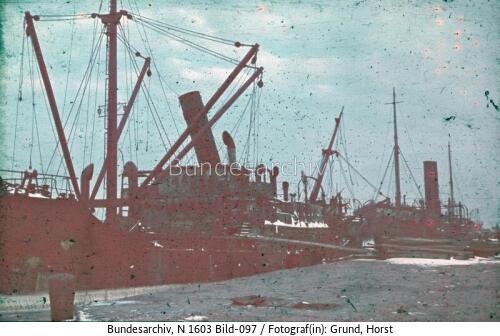 Russland, Kertsch, Schiffe im Hafen