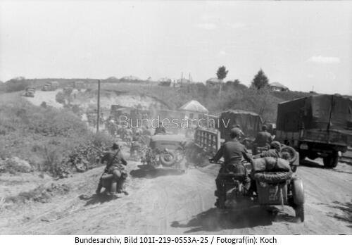 Russland, bei Pokrowka, motorisierte Truppen