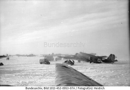Russland, Smolensk/<span class="match">Kursk</span>.- Ju 52 auf verschneitem Feld
