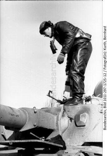 Im Westen, Panzersoldat auf Panzer IV