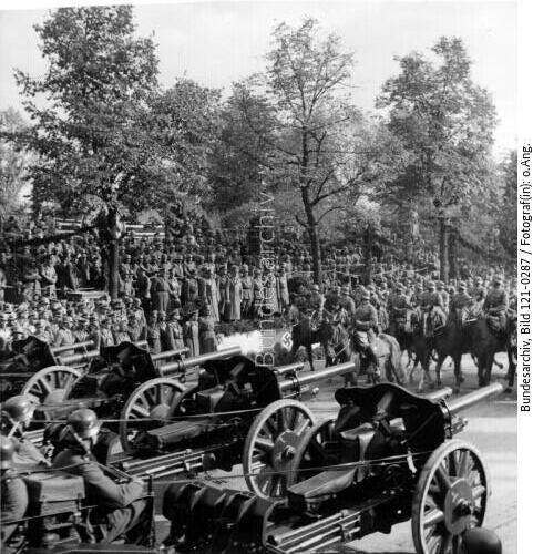 Warschau, Parade vor Adolf Hitler