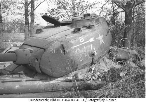 Nemmersdorf (Ostpreußen), russischer Panzer T34