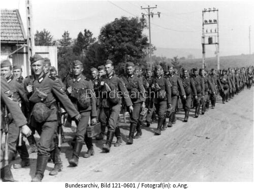 Frankreich, Polizeidivision auf dem Marsch