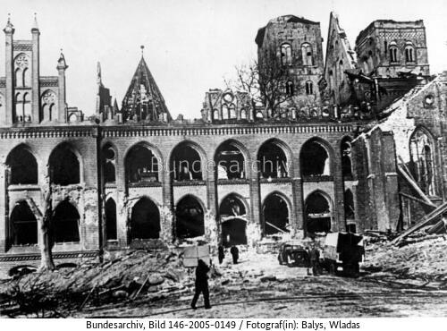 <span class="match">Lübeck</span>, Dom und Dom-Museum nach Luftangriff