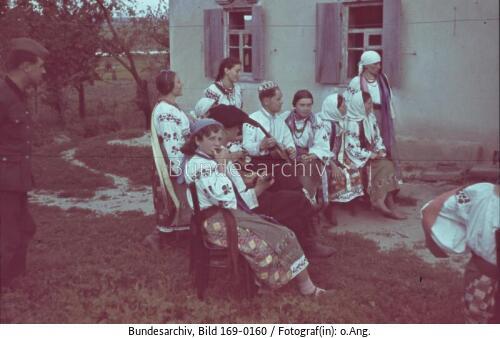 Bei Poltawa, Ukrainier in Nationaltracht