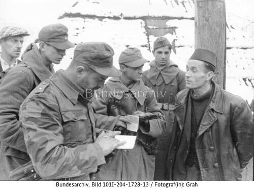 Balkan, Jugoslawien, Soldaten mit Zivilisten