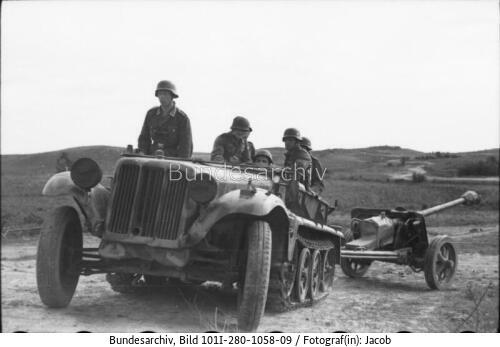 Russland, Zugkraftwagen mit 7,5cm-Pak