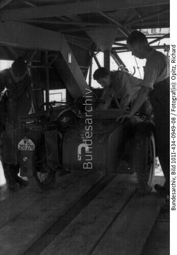 Nordafrika, Beladen eines Lastenseglers Go 242