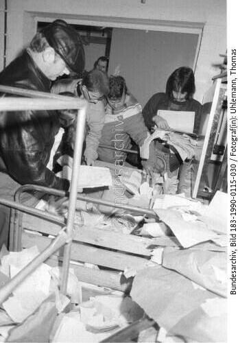 Berlin, Stürmung Stasi-Zentrale