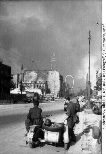 <span class="match">Warschauer Aufstand</span>, Soldaten mit Krad