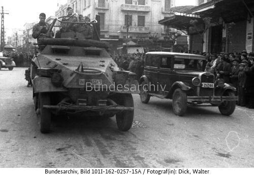 Bulgarien, Schützenpanzer in Stadt, Zivilbevölkerung