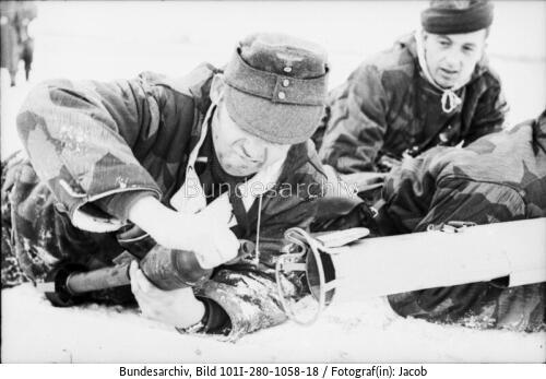 Russland, Soldat mit Raketenpanzerbüchse