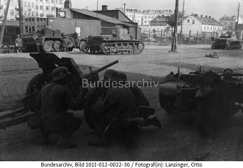 Warschau, Straßenkampf, Pak u. Panzer