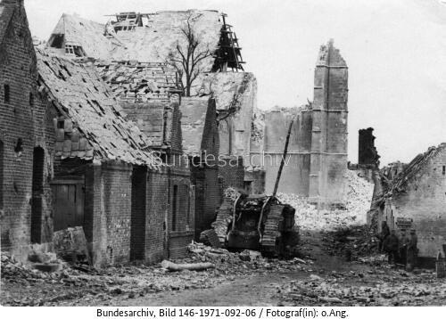 Frankreich, bei Cambrai, Ruinen