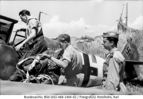 Italien, Flugzeug Me 109 auf Feldflugplatz