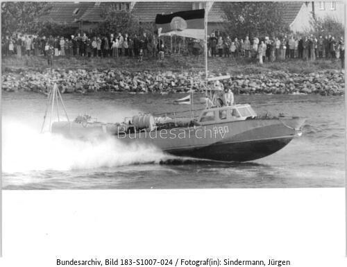 Rostock, 25. DDR-Jahrestag, Flottenparade