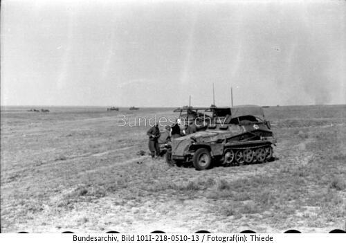 Russland-Süd, Schützenpanzer bei Rast