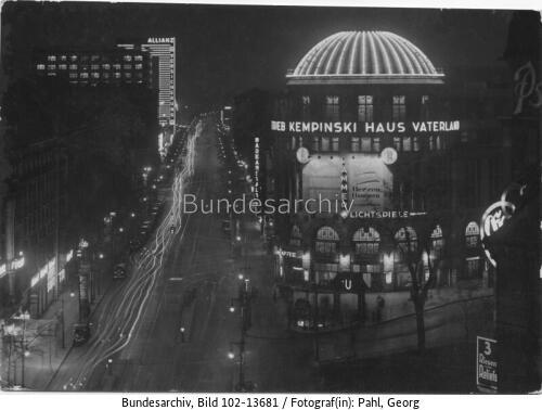Berlin, Stresemannstraße bei Nacht
