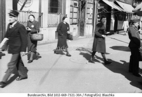 Budapest, Alte Frau mit Judenstern