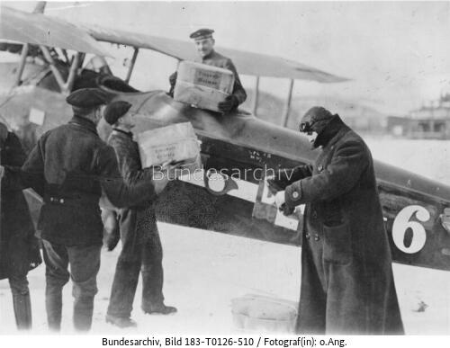 Berlin, Pakete für Postflugzeug