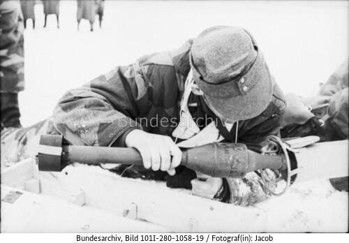 Russland, Soldat mit Raketenpanzerbüchse