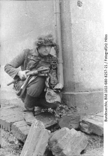 Frankreich, Invasionsfront, Soldat in Deckung