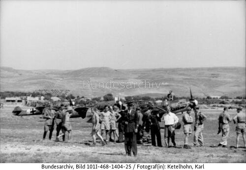 Italien, Flugzeuge Me 109 auf Feldflugplatz