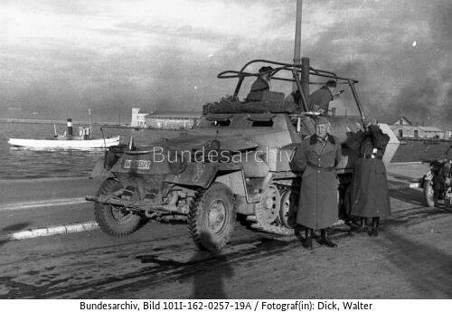 Bulgarien, Schützenpanzer an Küste, Offiziere
