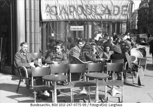 Paris, Deutsche Soldaten vor Café