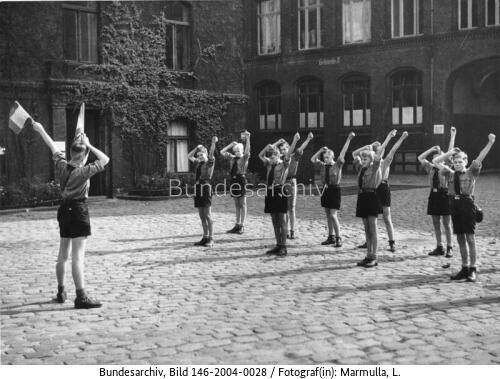 Hitler-Jugend, Übung mit Signalflaggen