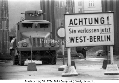 Berlin, Brandenburger Tor, Wasserwerfer