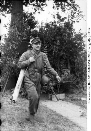 Frankreich, Luftwaffensoldat mit Panzerabwehrwaffe