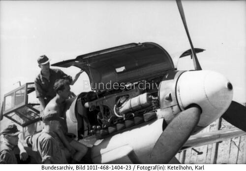 Italien, Flugzeug Me 109 auf Feldflugplatz