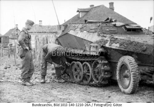 Russland-Mitte, Schützenpanzer im Schlamm