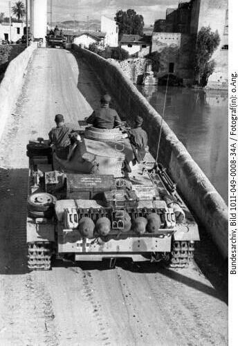 Tunesien, Panzer III auf Brücke