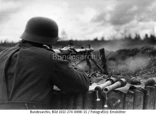 Russland, Soldat mit MG 34