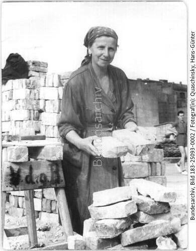 Berlin, <span class="match">Trümmerfrau</span>